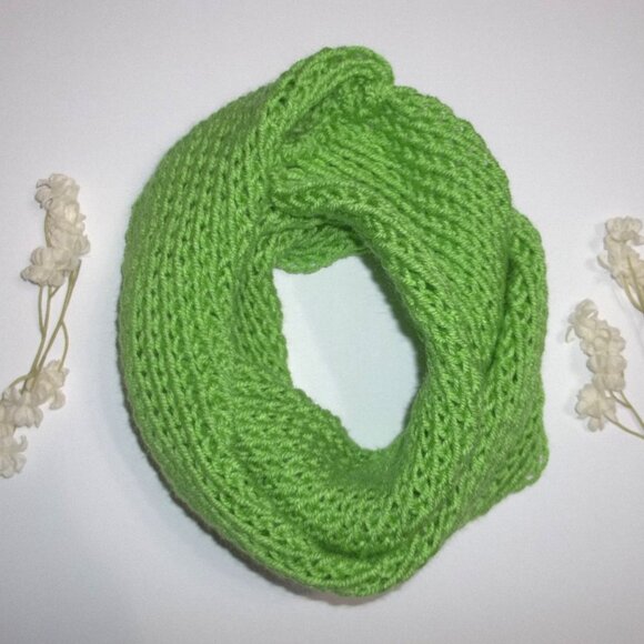 Lime Green Infinity Scarf Handmade Knitted Yarn Fashion Accessory Unisex New S79 - Picture 4 of 7